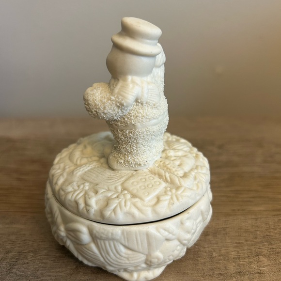 Smiling Chubby Snowman Christmas Trinket Box Snowy Ceramic Holiday Collection - Picture 5 of 14